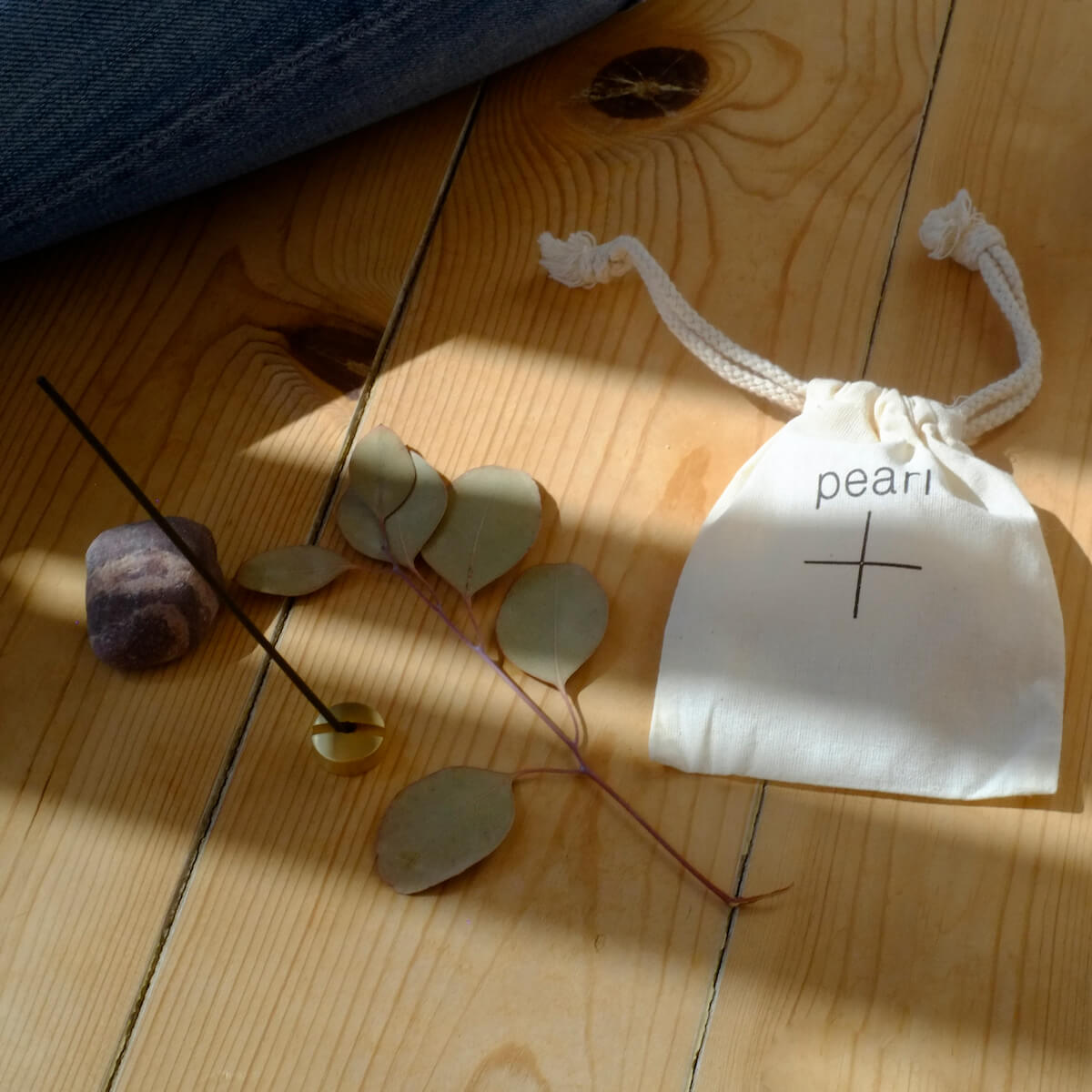 Pearl+  お香立て "月" by 山田松香木店